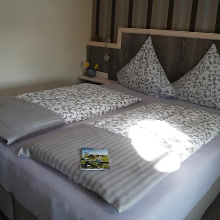 Haus Suederende Bed and Breakfast 3*